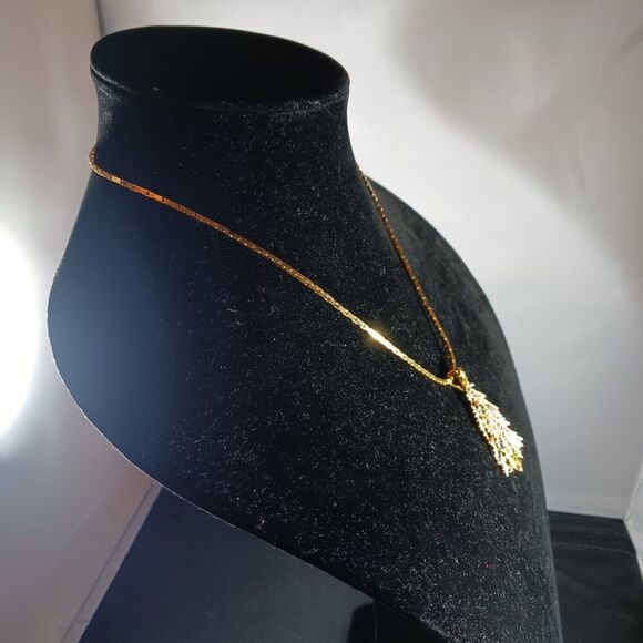 Vintage 70's Costume Jewelry Gold Tone Chain Pedant Necklace - Picture 2 of 10